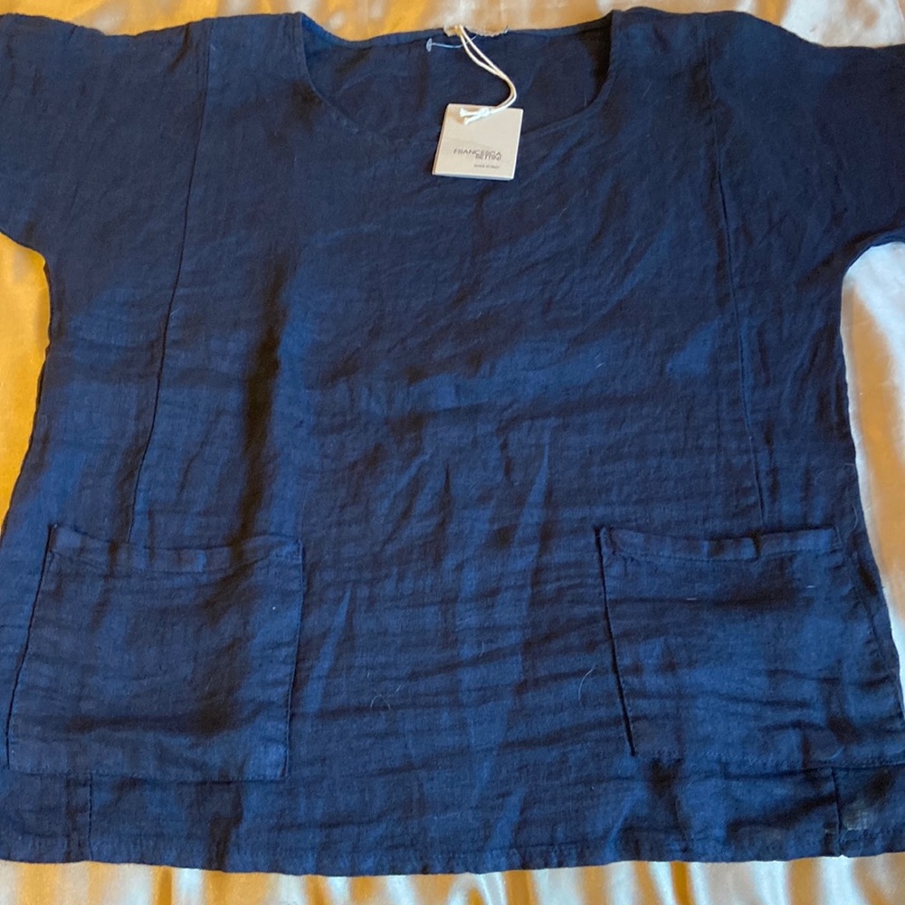 Italian dark blue linen short sleeve top with side pockets